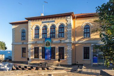 SOZOPOL, BULGARIA - 1 Eylül 2020: Bulgaristan 'ın Burgaz Bölgesi' nin Sozopol kentindeki eski evler