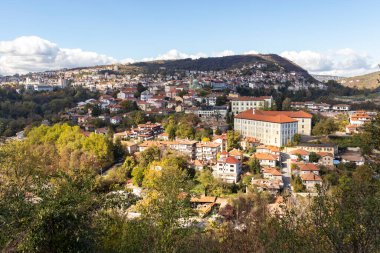 Bulgaristan 'ın Veliko Tarnovo kentinin muhteşem panoramik manzarası