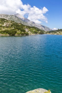 Bulgaristan 'ın Pirin Dağı ve Banderitsa Gölü' nün muhteşem manzarası