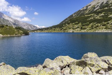 Bulgaristan 'ın Pirin Dağı ve Banderitsa Gölü' nün muhteşem manzarası