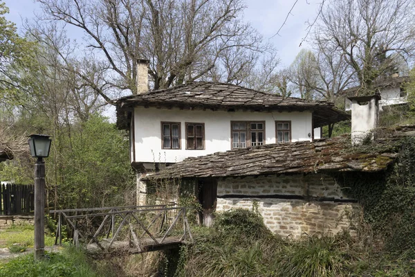 Typische Straat Oude Huizen Historisch Dorp Bozhentsi Regio Gabrovo Bulgarije — Stockfoto