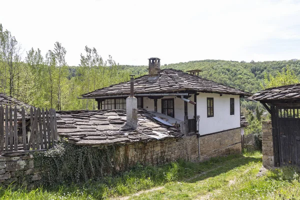 Типичные Улицы Старые Дома Исторической Деревне Боженци Габровский Район Болгария — стоковое фото