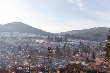 KOPRIVSHTITSA, BULGARIA - 25 Ocak 2020: Bulgaristan 'ın Sofya Bölgesi Koprivshtitsa kentinin panoramik manzarası