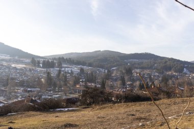 KOPRIVSHTITSA, BULGARIA - 25 Ocak 2020: Bulgaristan 'ın Sofya Bölgesi Koprivshtitsa kentinin panoramik manzarası