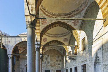 İSTANBUL, TURKEY - 27 Temmuz 2019: İstanbul, Türkiye 'deki Sultan Ahmed Camii Mavi Cami olarak bilinir