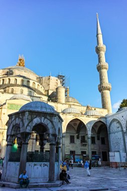 İSTANBUL, TURKEY - 27 Temmuz 2019: İstanbul, Türkiye 'deki Sultan Ahmed Camii Mavi Cami olarak bilinir