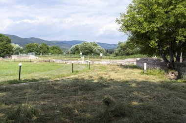 Bulgaristan 'ın Blagoevgrad Bölgesi' ndeki Garmen kasabası yakınlarındaki antik Roma şehri Nicopolis ad Nestum 'un kalıntıları