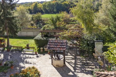 Bulgaristan 'ın Ruse bölgesindeki Saint Dimitar Basarbowski' ye adanmış Ortaçağ Basarbovo Kaya Manastırı