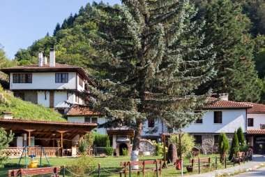 Ortaçağ Osenovlag Manastırı, Yedi Taht Manastırı, Sofya bölgesi, Bulgaristan olarak bilinen Aziz Mary 'ye adanmıştır.