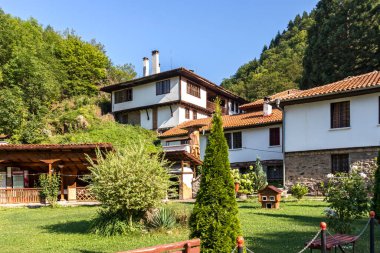 Ortaçağ Osenovlag Manastırı, Yedi Taht Manastırı, Sofya bölgesi, Bulgaristan olarak bilinen Aziz Mary 'ye adanmıştır.