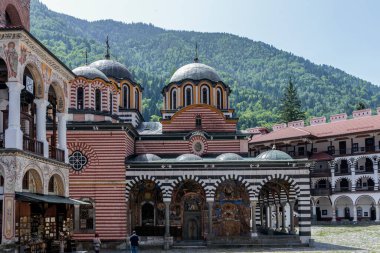 RILA MONASTERY, BULGARIA - 24 Haziran 2021: Rila (Rila Manastırı), Kyustendil Bölgesi, Bulgaristan 'daki Saint Ivan (John) Manastırı' nın iç manzarası
