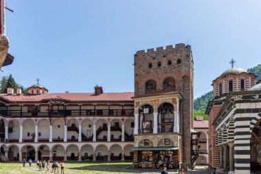 RILA MONASTERY, BULGARIA - 24 Haziran 2021: Rila (Rila Manastırı), Kyustendil Bölgesi, Bulgaristan 'daki Saint Ivan (John) Manastırı' nın iç manzarası