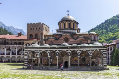 RILA MONASTERY, BULGARIA - 24 Haziran 2021: Rila (Rila Manastırı), Kyustendil Bölgesi, Bulgaristan 'daki Saint Ivan (John) Manastırı' nın iç manzarası