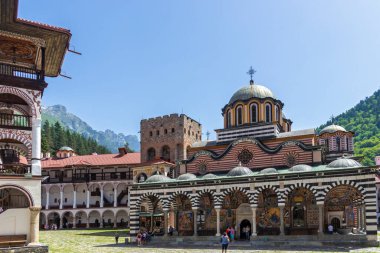 RILA MONASTERY, BULGARIA - 24 Haziran 2021: Rila (Rila Manastırı), Kyustendil Bölgesi, Bulgaristan 'daki Saint Ivan (John) Manastırı' nın iç manzarası