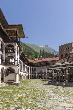 RILA MONASTERY, BULGARIA - 24 Haziran 2021: Rila (Rila Manastırı), Kyustendil Bölgesi, Bulgaristan 'daki Saint Ivan (John) Manastırı' nın iç manzarası
