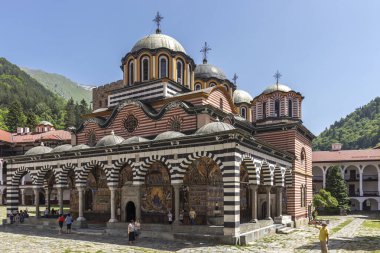 RILA MONASTERY, BULGARIA - 24 Haziran 2021: Rila (Rila Manastırı), Kyustendil Bölgesi, Bulgaristan 'daki Saint Ivan (John) Manastırı' nın iç manzarası
