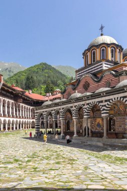 RILA MONASTERY, BULGARIA - 24 Haziran 2021: Rila (Rila Manastırı), Kyustendil Bölgesi, Bulgaristan 'daki Saint Ivan (John) Manastırı' nın iç manzarası