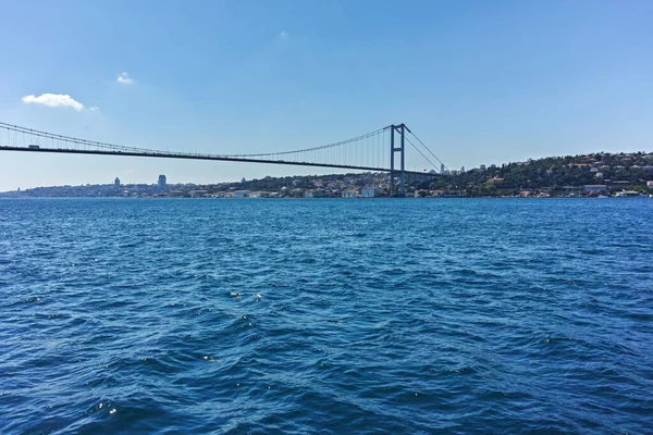 伊斯坦布尔 土耳其 2019年7月26日 从博斯普鲁斯到土耳其伊斯坦布尔的壮观全景 — 图库照片