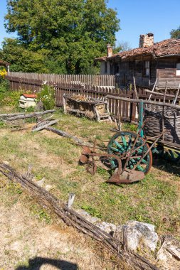 BRASHLYAN, BULGARIA - 30 AĞUSTOS 2020: Bulgaristan 'ın Burgaz Bölgesi' nin tarihi Brashlyan kasabasındaki 19. yüzyıl evleri
