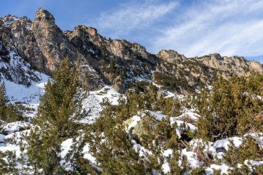 Bulgaristan 'ın Malyovitsa zirvesi yakınlarındaki Rila Dağı' nın şaşırtıcı kış manzarası
