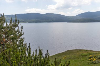 Belmeken Barajı 'nın muhteşem manzarası, Rila dağı, Bulgaristan