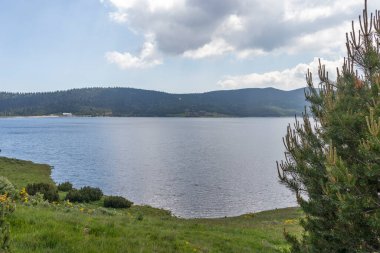 Belmeken Barajı 'nın muhteşem manzarası, Rila dağı, Bulgaristan