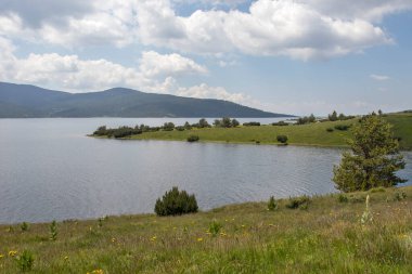 Belmeken Barajı 'nın muhteşem manzarası, Rila dağı, Bulgaristan