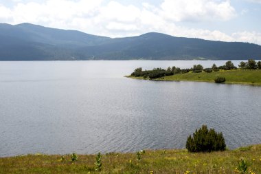 Belmeken Barajı 'nın muhteşem manzarası, Rila dağı, Bulgaristan