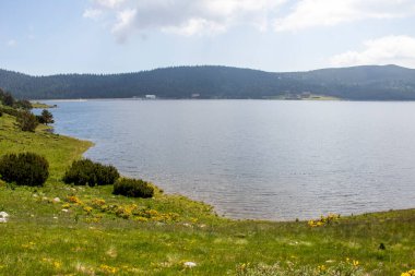 Belmeken Barajı 'nın muhteşem manzarası, Rila dağı, Bulgaristan