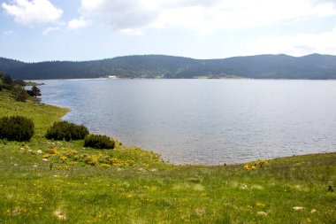 Belmeken Barajı 'nın muhteşem manzarası, Rila dağı, Bulgaristan