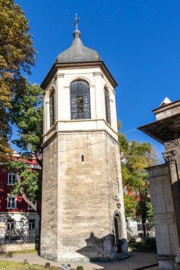 RUSE, BULGARIA -NOVEMBER 2, 2020: Bulgaristan 'ın Ruse kentinin merkezindeki Kutsal Üçlemeci Ortodoks Kilisesi