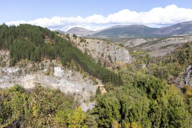 Nishava nehir boğazının sonbahar manzarası, Balkan Dağları, Bulgaristan
