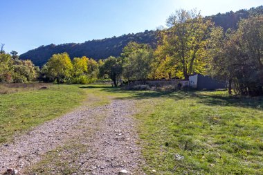 Nishava nehir boğazının sonbahar manzarası, Balkan Dağları, Bulgaristan