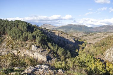 Nishava nehir boğazının sonbahar manzarası, Balkan Dağları, Bulgaristan
