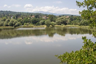 Pancharevo Gölü yaz manzarası, Sofya şehir bölgesi, Bulgaristan