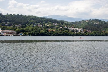 Pancharevo Gölü yaz manzarası, Sofya şehir bölgesi, Bulgaristan