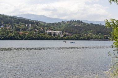 Pancharevo Gölü yaz manzarası, Sofya şehir bölgesi, Bulgaristan