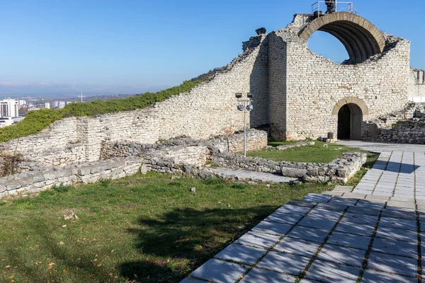 Руины Средневековой Крепости Городе Ловеч Болгария — стоковое фото