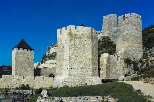 Golubac Sérvia Agosto 2019 Fortaleza Golubac Cidade Fortificada Medieval Lado — Fotografia de Stock