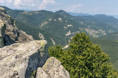 Belintash, Bulgaristan 'ın Rodop Dağları' ndaki tanrı Sabazios 'a adanmıştır.