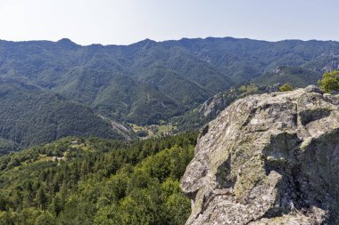 Belintash, Bulgaristan 'ın Rodop Dağları' ndaki tanrı Sabazios 'a adanmıştır.
