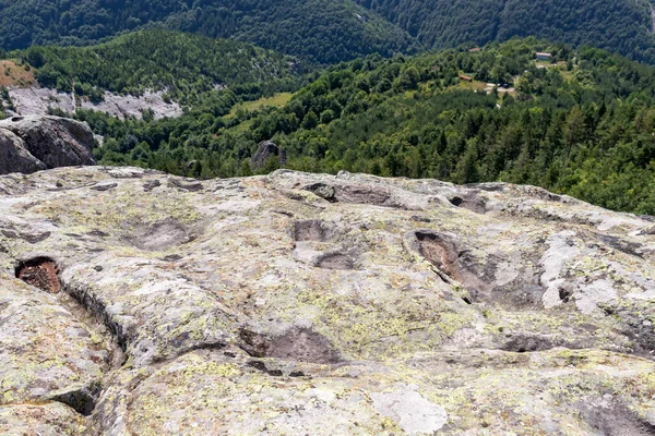 古代の聖域Belintashは ロドペ山脈の神Sabaziosに捧げ ブルガリア — ストック写真