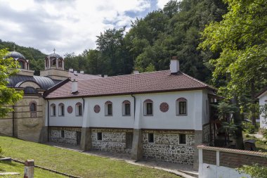 Bulgaristan 'ın başkenti Sofya' daki Lyulin Dağı 'ndaki Kutsal Üçlü Manastırı' na adanmış Ortodoks Divotino Manastırı