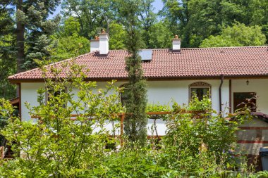 Bulgaristan 'ın başkenti Sofya' daki Lyulin Dağı 'ndaki Kutsal Üçlü Manastırı' na adanmış Ortodoks Divotino Manastırı