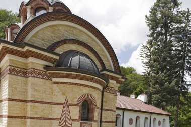 Bulgaristan 'ın başkenti Sofya' daki Lyulin Dağı 'ndaki Kutsal Üçlü Manastırı' na adanmış Ortodoks Divotino Manastırı
