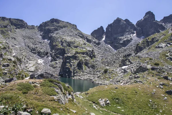 무서운 호수와 Kupens 봉우리 Rila 불가리아의 놀라운 — 스톡 사진