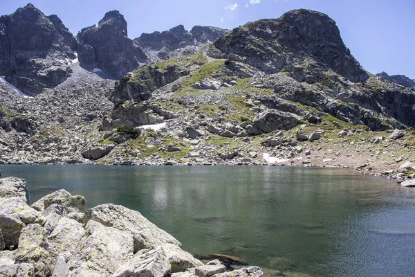 Úžasná Krajina Scary Jezero Kupens Vrcholy Rilského Pohoří Bulharsko — Stock fotografie