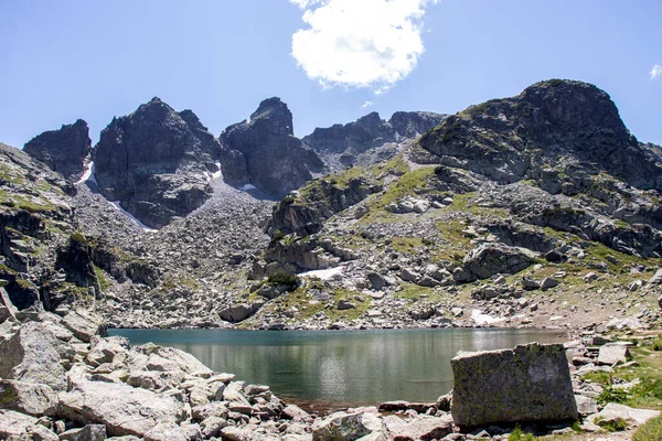 Úžasná Krajina Scary Jezero Kupens Vrcholy Rilského Pohoří Bulharsko — Stock fotografie