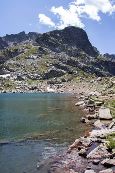 Úžasná Krajina Scary Jezero Kupens Vrcholy Rilského Pohoří Bulharsko — Stock fotografie