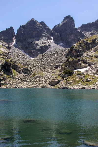 Atemberaubende Landschaft Des Beängstigenden Sees Und Kupens Spitzen Rila Berg — Stockfoto